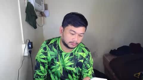 Snapshot of pinoy041087 chatting on 02-14-26, 01:46 pinoy041087 online show from 02-14-26, 01:46