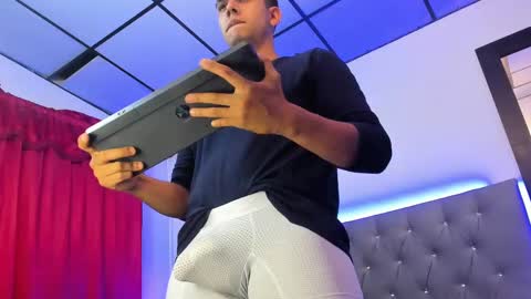 Snapshot of pipe_320 chatting on 02-24-25, 12:52 pipe_320 online show from 02-24-25, 12:52