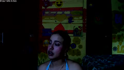 Snapshot of pipeshowtime chatting on 09-19-25, 06:52 VALENTINA y PIPE online show from 09-19-25, 06:52