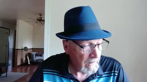 Snapshot of pipewizard chatting on 05-10-26, 10:26 pipewizard online show from 05-10-26, 10:26