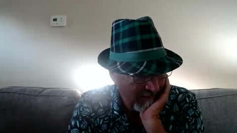 Snapshot of pipewizard chatting on 06-10-26, 11:35 pipewizard online show from 06-10-26, 11:35