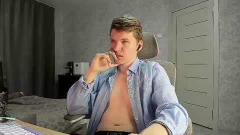 Snapshot of pirremeow chatting on 06-19-26, 09:57 Pierre online show from 06-19-26, 09:57