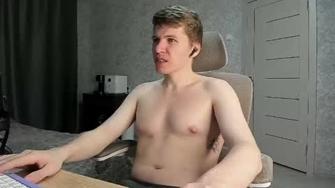 Snapshot of pirremeow chatting on 06-21-26, 05:26 Pierre online show from 06-21-26, 05:26