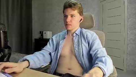 Snapshot of pirremeow chatting on 06-25-26, 12:09 Pierre online show from 06-25-26, 12:09