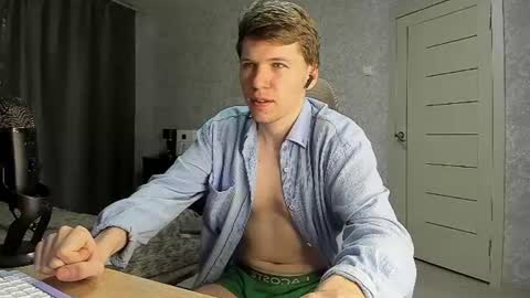 Snapshot of pirremeow chatting on 07-05-26, 12:56 Pierre online show from 07-05-26, 12:56