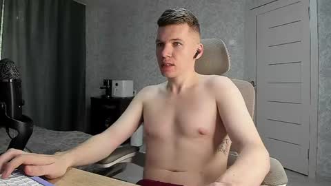 Snapshot of pirremeow chatting on 07-15-26, 09:03 Pierre online show from 07-15-26, 09:03
