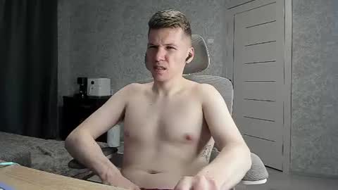 Snapshot of pirremeow chatting on 07-18-26, 02:10 Pierre online show from 07-18-26, 02:10