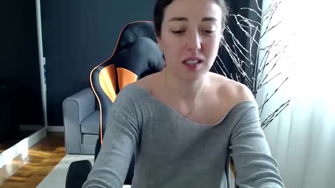 piscesgirl06 online show from 01-10-25, 10:06