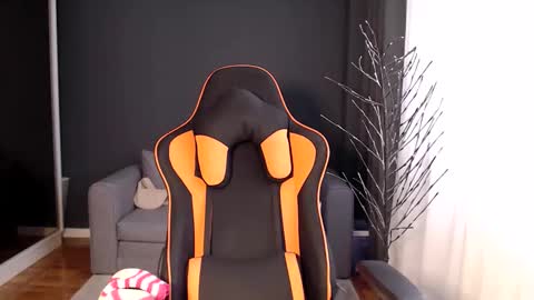 piscesgirl06 online show from 12-05-25, 06:55