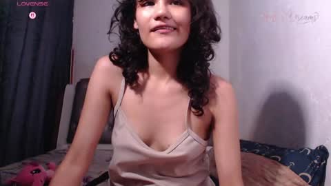 Snapshot of piscis_dreams chatting on 07-28-26, 04:39 PiscisDreams online show from 07-28-26, 04:39