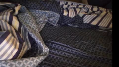 whom like be watching.i online show from 12-14-25, 11:37