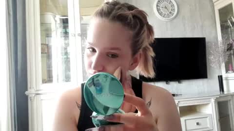 Caroline online show from 04-16-26, 04:24