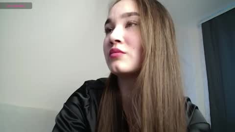 Snapshot of pixie____ chatting on 04-30-26, 01:17 Lily online show from 04-30-26, 01:17