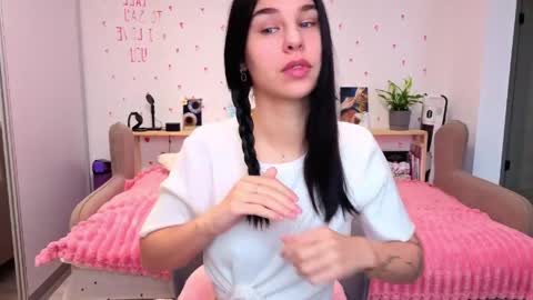 Snapshot of pixie_molly chatting on 05-23-26, 02:39 Molly online show from 05-23-26, 02:39