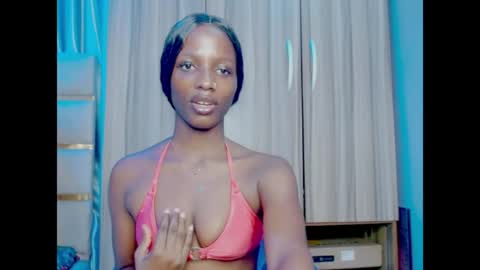 Snapshot of pixie_pulse chatting on 06-03-26, 06:27 Ella online show from 06-03-26, 06:27