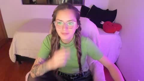 Snapshot of pixiedaemon chatting on 05-16-26, 06:43 pixie online show from 05-16-26, 06:43
