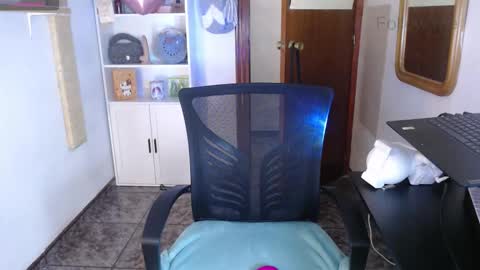 Snapshot of pixienaughty chatting on 10-21-25, 03:29 Nani online show from 10-21-25, 03:29