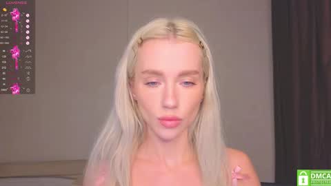 Snapshot of pixieprick chatting on 10-11-25, 07:34 Emmy and Edward online show from 10-11-25, 07:34