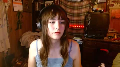 Snapshot of pixinun chatting on 12-18-24, 01:59 Izzy online show from 12-18-24, 01:59