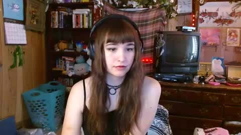 Snapshot of pixinun chatting on 01-15-25, 05:26 Izzy online show from 01-15-25, 05:26