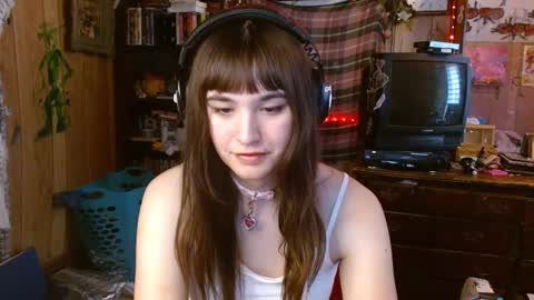 Snapshot of pixinun chatting on 01-17-25, 05:19 Izzy online show from 01-17-25, 05:19