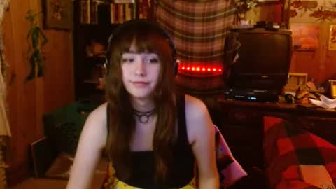 Snapshot of pixinun chatting on 01-22-25, 02:26 Izzy online show from 01-22-25, 02:26