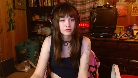 Snapshot of pixinun chatting on 01-23-25, 03:37 Izzy online show from 01-23-25, 03:37