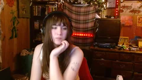 Snapshot of pixinun chatting on 02-12-25, 01:41 Izzy online show from 02-12-25, 01:41