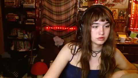 Snapshot of pixinun chatting on 09-17-25, 12:45 Izzy online show from 09-17-25, 12:45