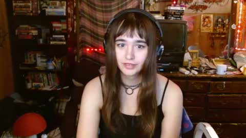 Snapshot of pixinun chatting on 09-18-25, 04:53 Izzy online show from 09-18-25, 04:53