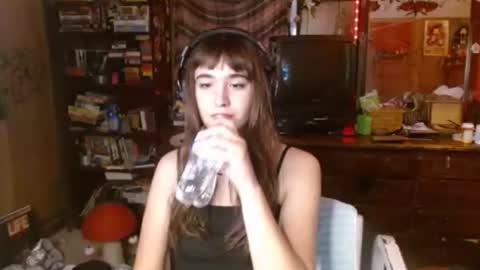 Snapshot of pixinun chatting on 10-13-25, 06:08 Izzy online show from 10-13-25, 06:08