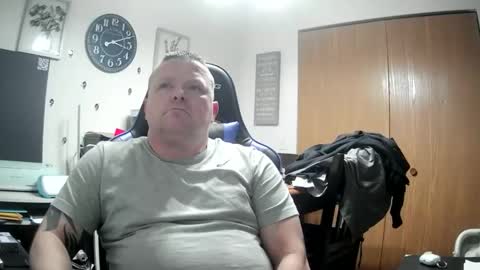 Snapshot of pkgotnos1 chatting on 11-25-25, 08:20 pkgotnos1 online show from 11-25-25, 08:20