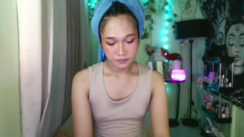 Snapshot of playful_sie chatting on 12-25-24, 02:45 sie online show from 12-25-24, 02:45