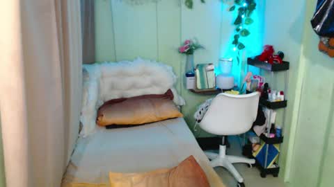 Snapshot of playful_sie chatting on 02-08-25, 04:47 sie online show from 02-08-25, 04:47