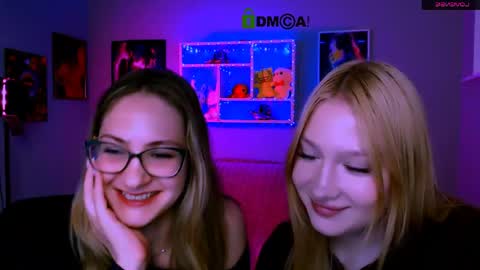 Sophie online show from 04-15-26, 07:58