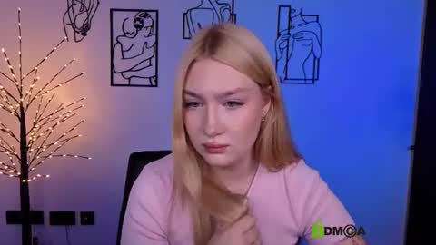 Snapshot of playful_sophie chatting on 07-18-26, 07:06 Sophie online show from 07-18-26, 07:06