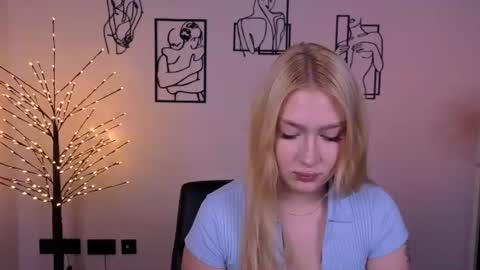 Snapshot of playful_sophie chatting on 07-23-26, 07:45 Sophie online show from 07-23-26, 07:45