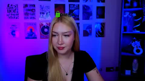 Snapshot of playful_sophie chatting on 07-24-26, 07:23 Sophie online show from 07-24-26, 07:23