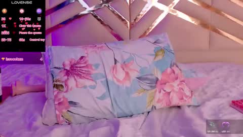 Snapshot of playfulcurvymommy chatting on 09-19-25, 08:53 Scarlett online show from 09-19-25, 08:53