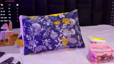 Snapshot of playfulcurvymommy chatting on 09-28-25, 07:41 Scarlett online show from 09-28-25, 07:41