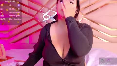 Snapshot of playfulcurvymommy chatting on 10-12-25, 12:26 Scarlett online show from 10-12-25, 12:26