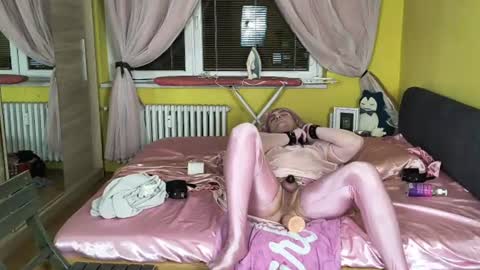 Snapshot of playfulmia95 chatting on 07-21-26, 11:40 playfulmia95 online show from 07-21-26, 11:40