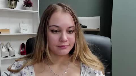 Valeria online show from 12-14-25, 07:51