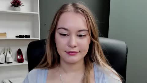 Snapshot of playgirl_valeria chatting on 01-17-26, 07:35 Valeria online show from 01-17-26, 07:35