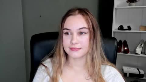 Snapshot of playgirl_valeria chatting on 02-25-26, 10:19 Valeria online show from 02-25-26, 10:19