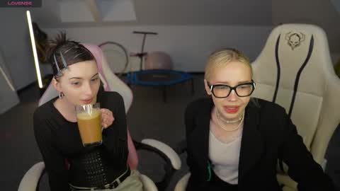 Lana online show from 11-29-25, 11:24