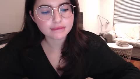 Snapshot of playnofuckinggames chatting on 01-11-25, 09:04 Mary online show from 01-11-25, 09:04