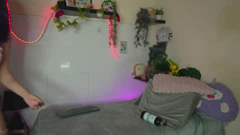 Snapshot of pleasure_room_x chatting on 05-20-26, 11:38 Jessi Alex online show from 05-20-26, 11:38