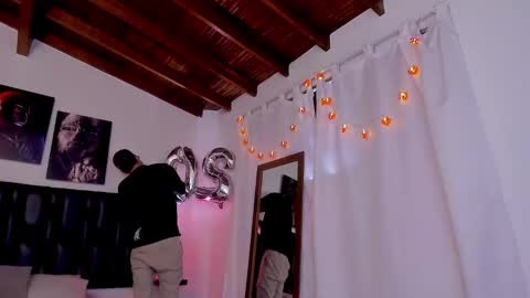 JUAN AND JULI online show from 02-14-25, 09:32