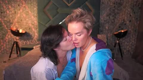 Snapshot of pleasurewecouple chatting on 11-18-25, 06:56 Ira brunette and Vika blonde online show from 11-18-25, 06:56